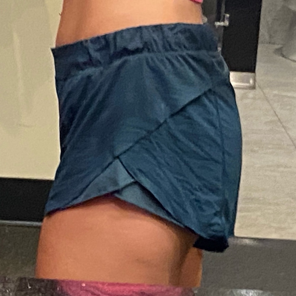 Lululemon - Picture 3 of 4